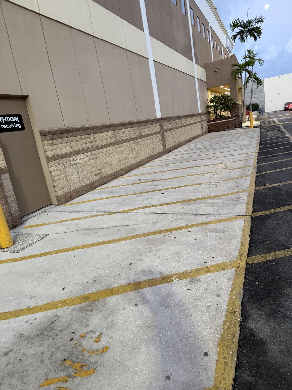 Surface cleaning after, Loading walkway, commercial